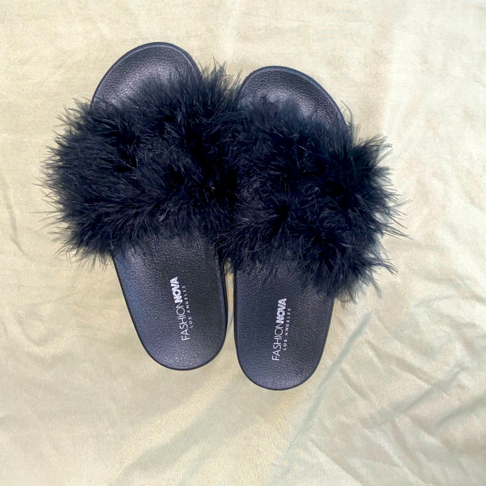 Black feather slides